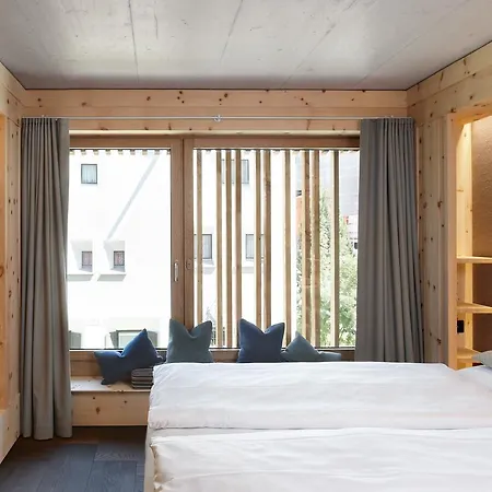 Alpine Chesa Al Parc *